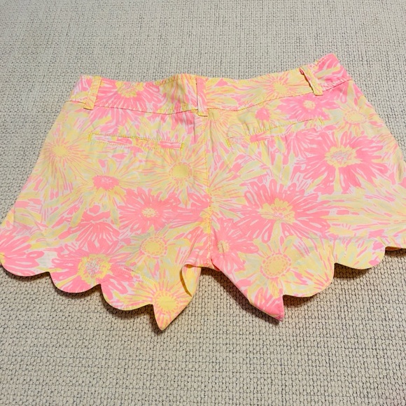 Lilly Pulitzer 5” Buttercup Shorts Scalloped Hem Sunkissed Glow Pink Size 2 - Picture 2 of 3